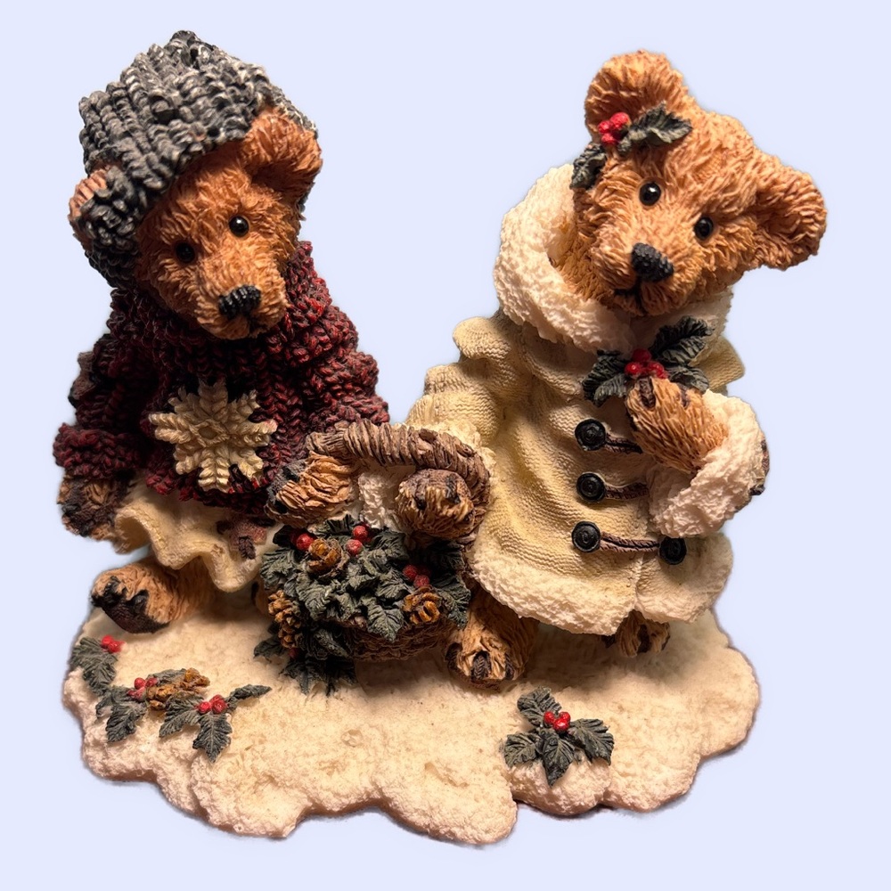 1994 Boyds Bears & Friends  Figurine - Edmund and Bailey Gathering Holly